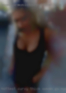 Hottest curvy thick woman go nude.